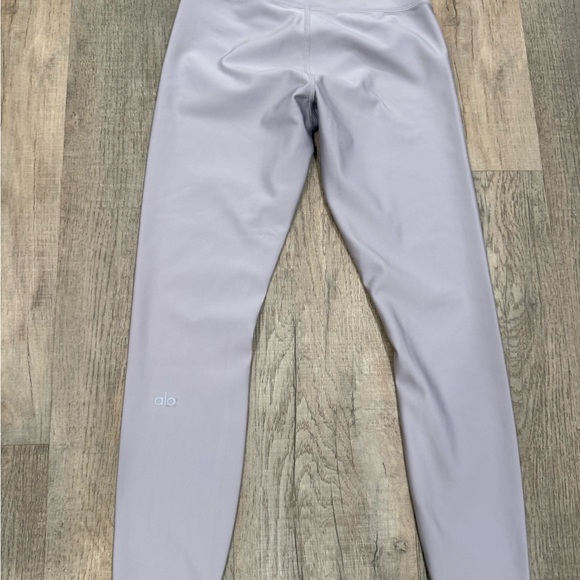 ALO Yoga Pants - ALO Yoga Airlift Leggings - 7/8